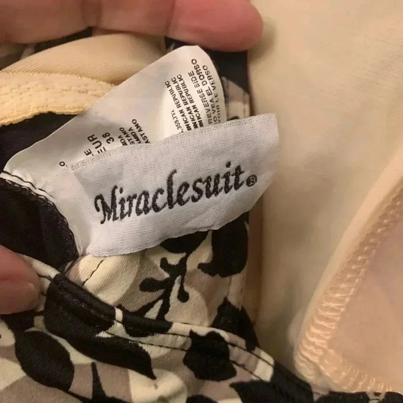 Miraclesuit One Piece Slimming Swimsuit - Picture 4 of 5